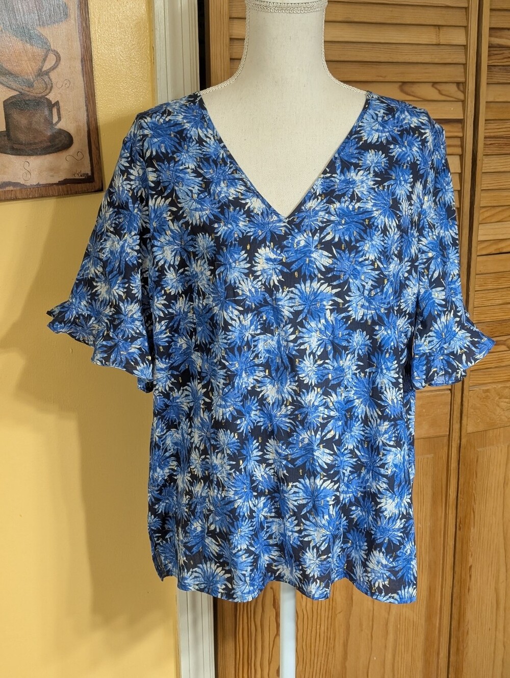 MICHAEL KORS Blue Floral w/ Gold Metallic Accents V-Neck Top Ruffled Sleeves L